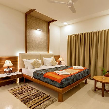 Hotel Woodland Kolhapur Exterior photo