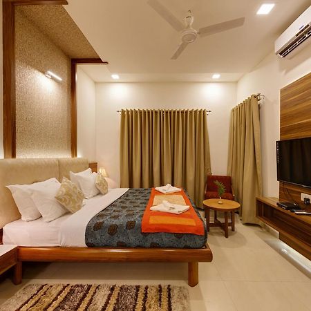 Hotel Woodland Kolhapur Exterior photo
