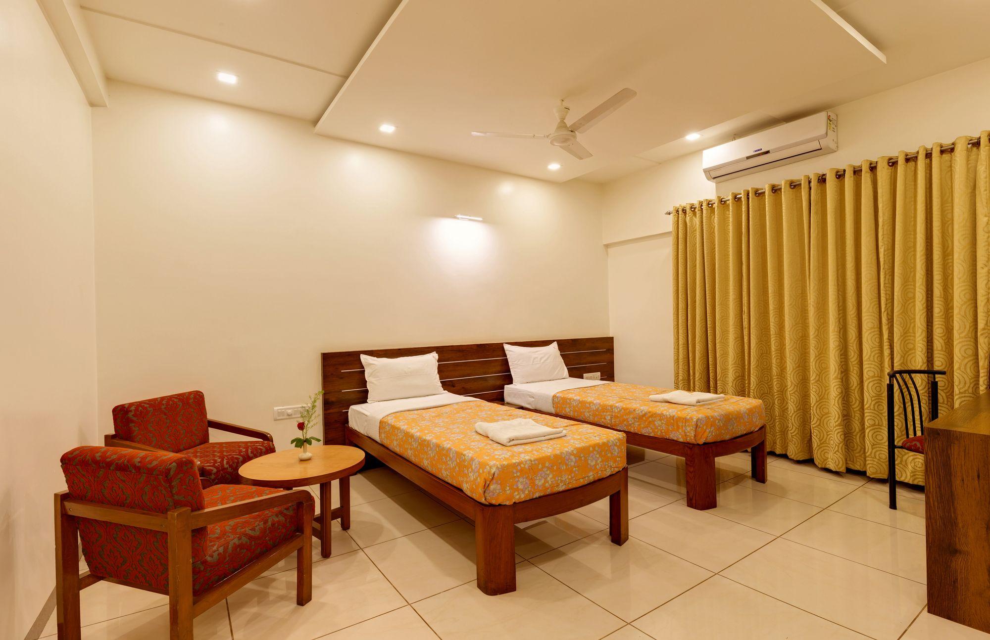 Hotel Woodland Kolhapur Exterior photo