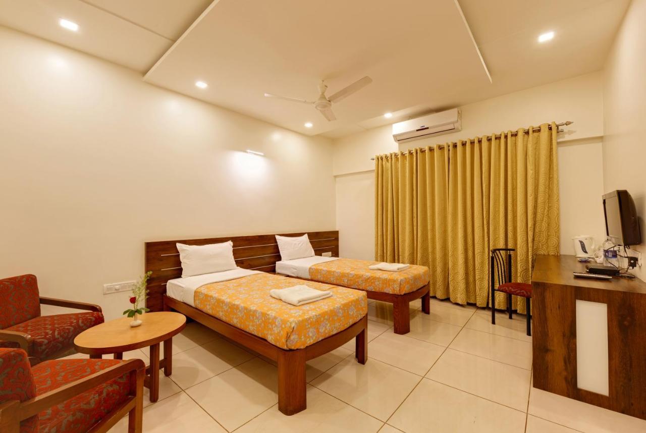 Hotel Woodland Kolhapur Exterior photo
