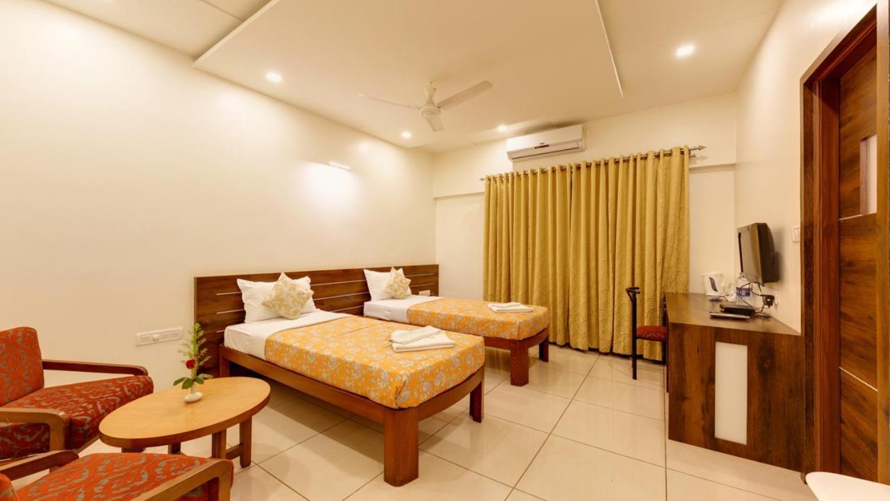 Hotel Woodland Kolhapur Exterior photo