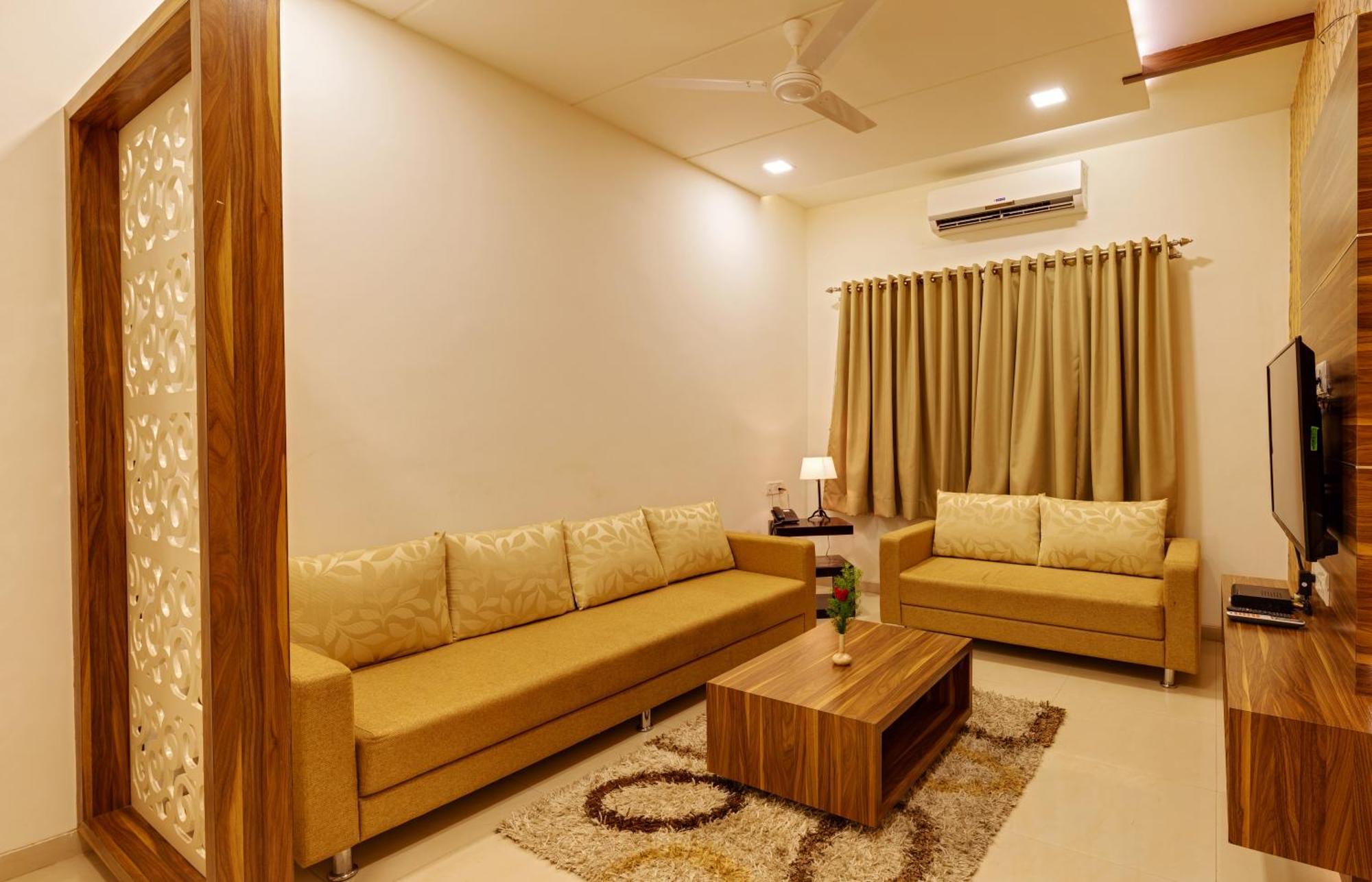Hotel Woodland Kolhapur Exterior photo