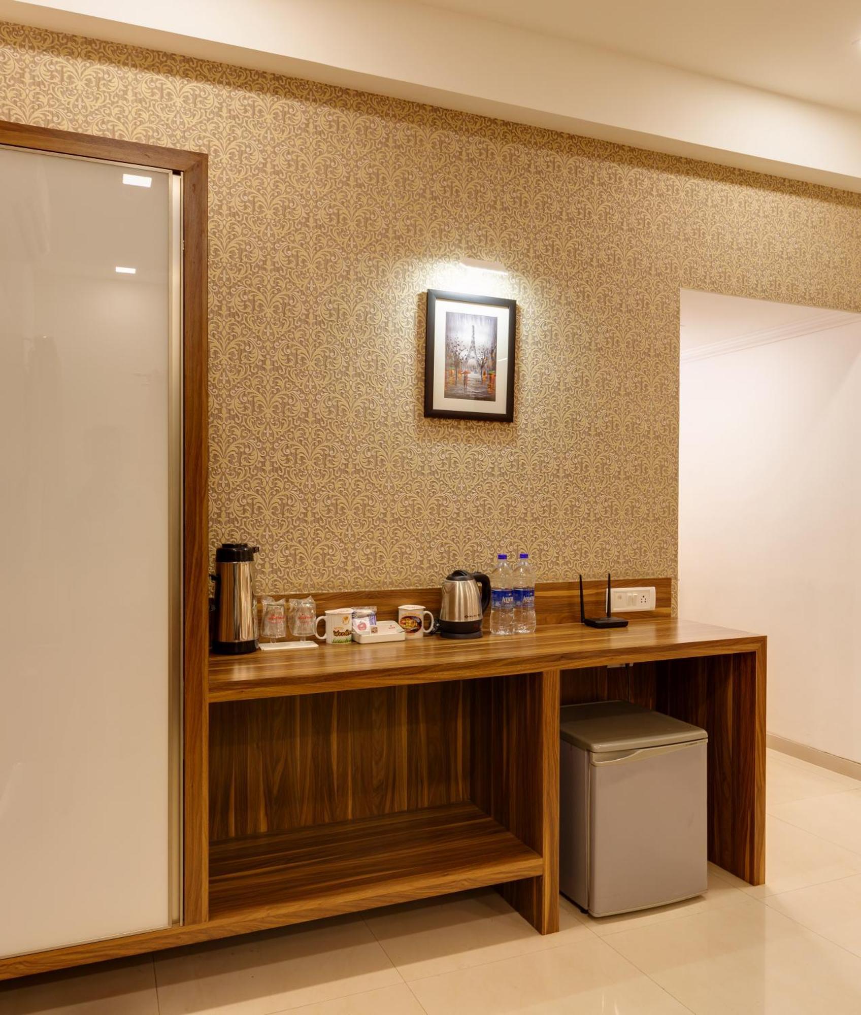 Hotel Woodland Kolhapur Exterior photo