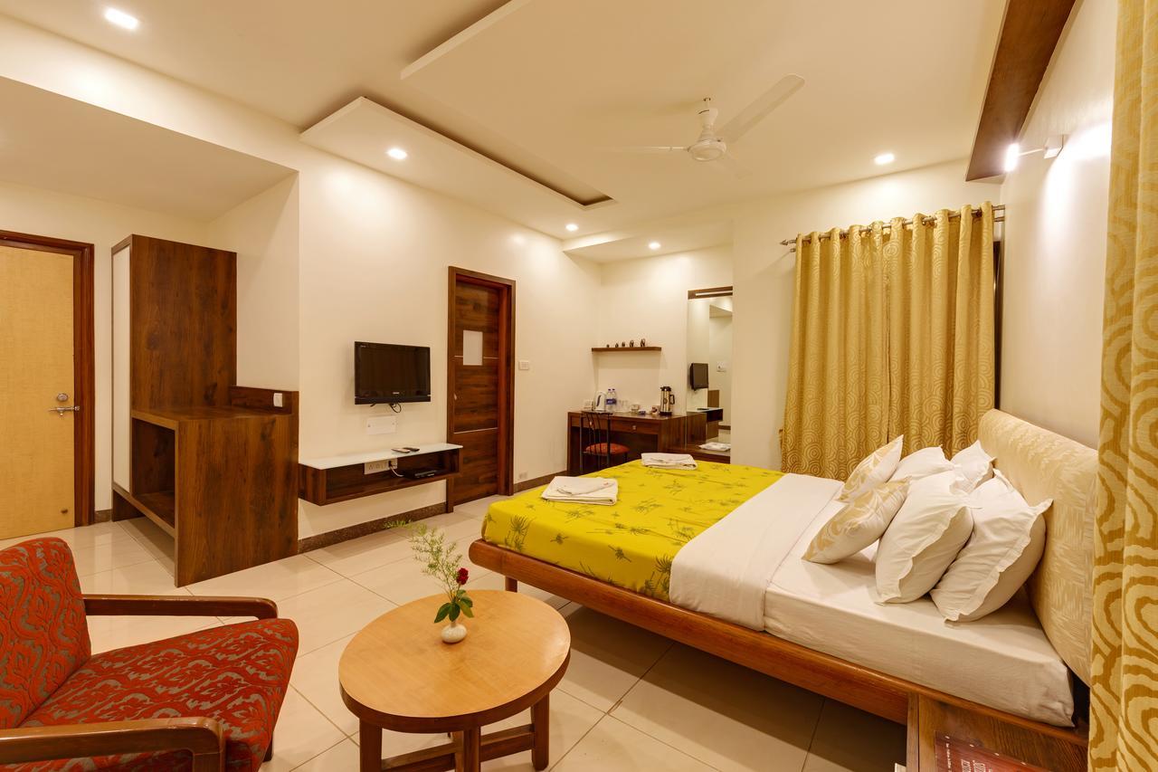 Hotel Woodland Kolhapur Exterior photo