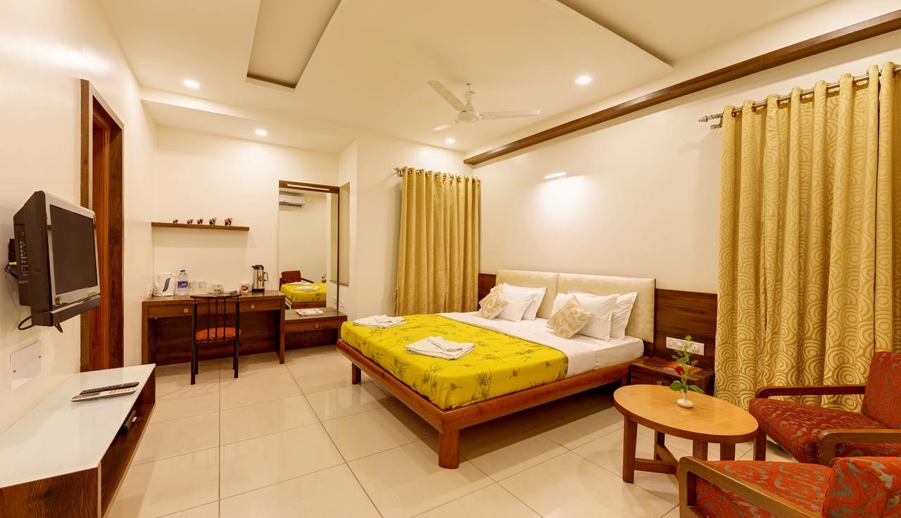 Hotel Woodland Kolhapur Exterior photo
