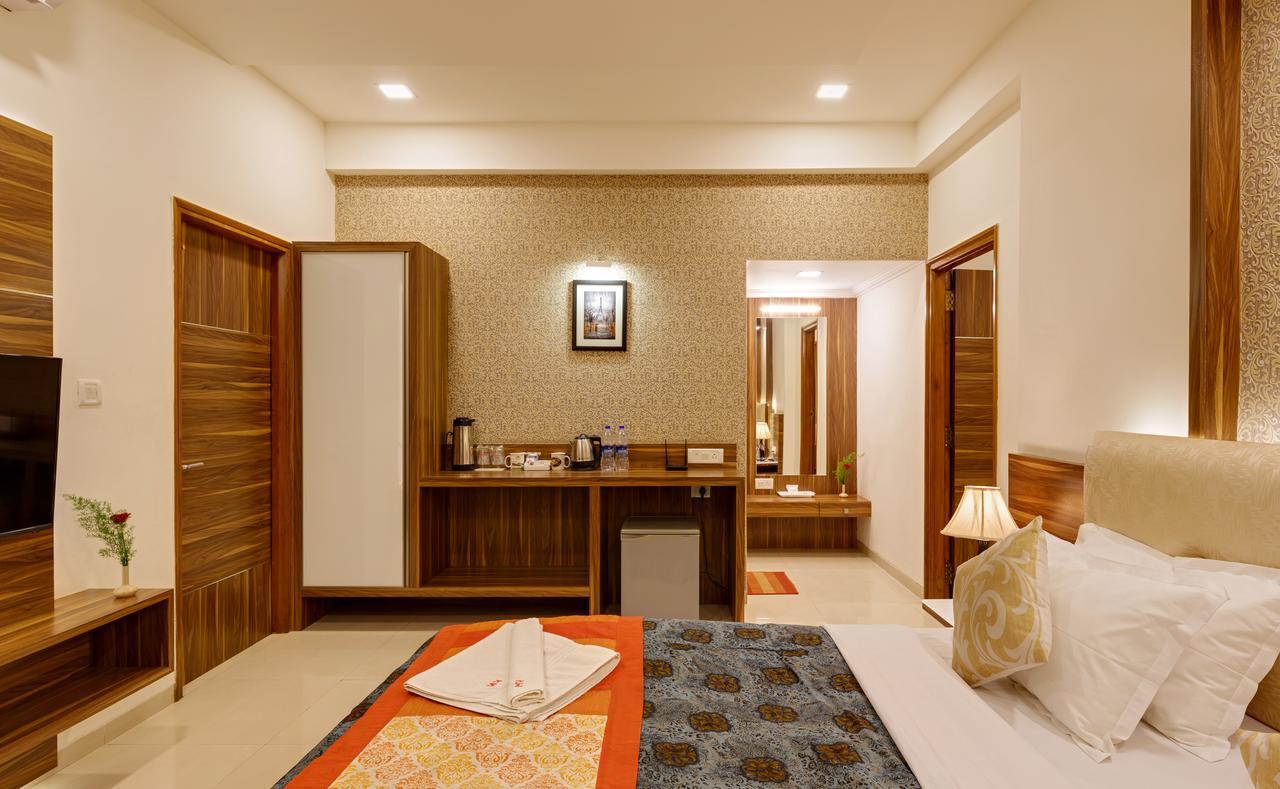 Hotel Woodland Kolhapur Exterior photo