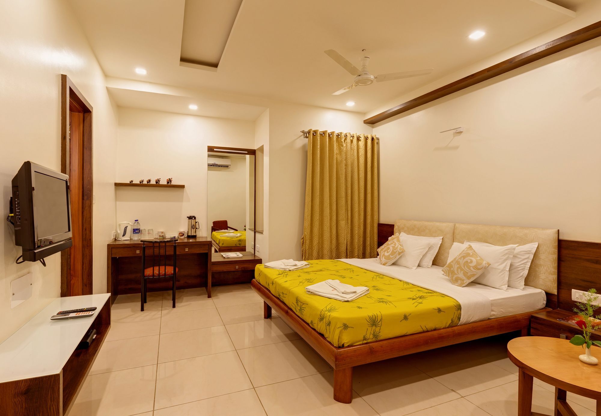 Hotel Woodland Kolhapur Exterior photo